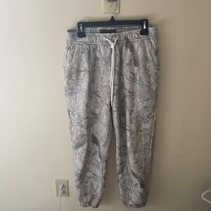 NWOT Abercrombie & Fitch Light Gray camo joggers